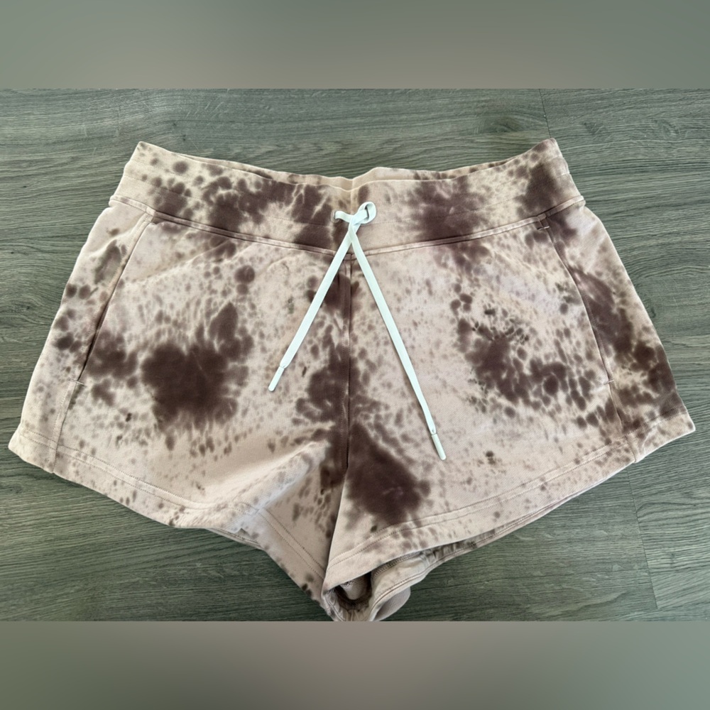 Lululemon Inner Glow Short